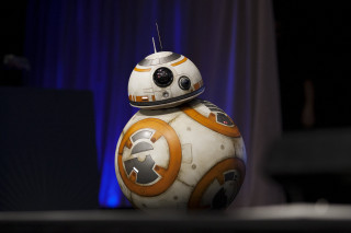 Star wars bbg robot table - f 8 aperture free wallpaper
