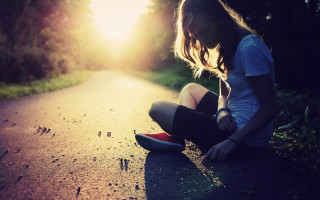 Girl sitting road shoes sun - the ground and the sun free wallpaper