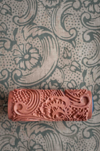 Pink object table paisley wallpaper - fine foliage lace free wallpaper