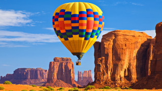 Hot air balloon desert landscape 2 - free airplane wallpaper
