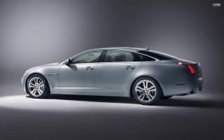 Silver car dark room spotlight 4 - a silver car free wallpaper