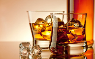 Glass ice whiskey table ice - product photography free wallpaper for desktop