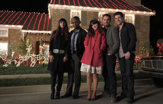 People house christmas lights car - a group of people free wallpaper