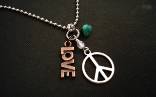Peace green bead fence halftone - free love wallpaper