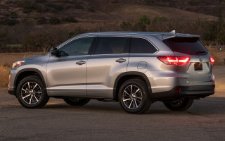 Silver suv parking lot mountain - side profile free wallpaper