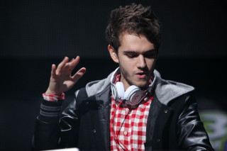 Man headphones jacket gesture hand - antoni pitxot free wallpaper