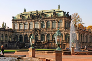 Large building fountain person walking - it in front free wallpaper