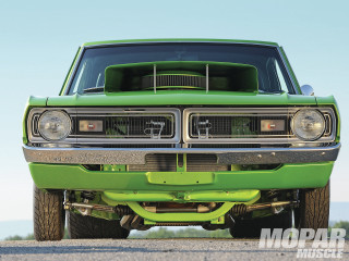 Green car big grille big - the front of its free wallpaper