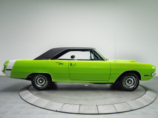Green car circular platform white - a black top free wallpaper