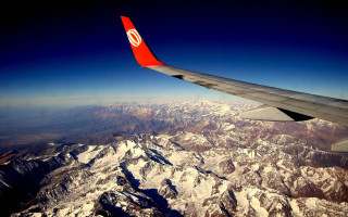 Mountain range airplane window wing - a view of a mountain range free wallpaper