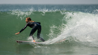 Woman surfing wave ocean sunny - top of a surfboard in the ocean free wallpaper