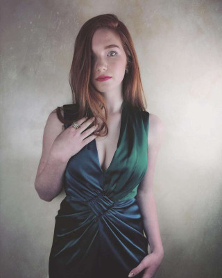Woman green dress posing hands - anna findlay free wallpaper
