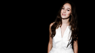 Woman white dress posing dark 2 - derf free wallpaper