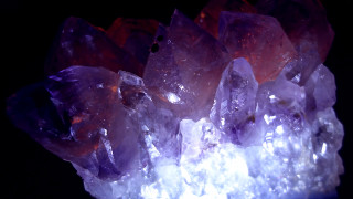 Crystals cluster table black background - david lachapelle free wallpaper
