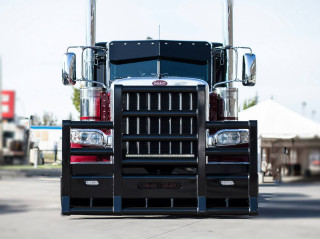 Semi truck street building tent - a large semi truck free wallpaper
