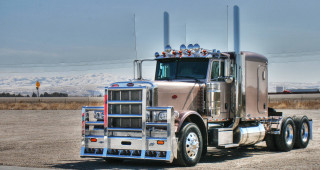 Semi truck trailer desert mountains - a large semi truck free wallpaper