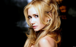 Woman blonde hair tiara elegant - her head free wallpaper