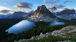 Mountain lake snowy background range 2 - a lake in the foreground and a mountain range in the background free wallpaper