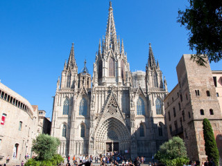 Cathedral crowd sunny day blue - outside free wallpaper