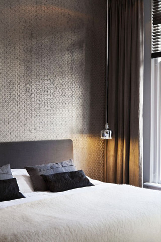 Bed white comforter pillows window 2 - arie smit free wallpaper