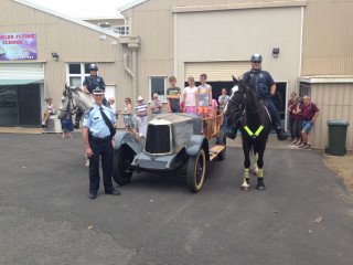 Police officer horse drawn carriage - a crowd of people watching free wallpaper