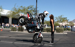 Woman motorcycle parking lot crowd - a crowd of people free wallpaper