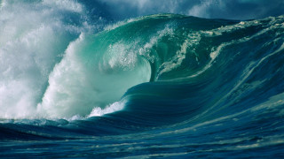 Large wave breaking ocean wall - ocean free wallpaper