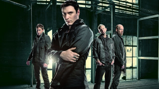 Warehouse men crossed arms andrew - a warehouse free wallpaper