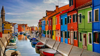 Colorful buildings river boats parking - evgeny lushpin free wallpaper