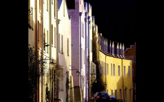 Car city night building berndfasching - a building in the background free wallpaper