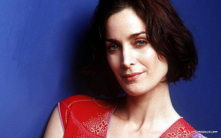 Woman red top blue wall - neofauvism free wallpaper