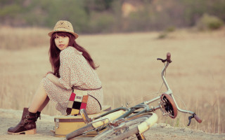 Woman sitting dirt road bike - byeon sangbyeok free wallpaper