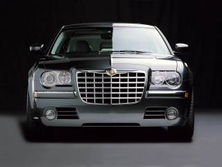 Silver car black background image - symmetrical balance free wallpaper