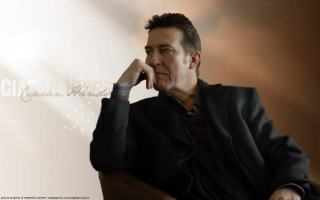 Man sitting chair hand chin 6 - his chin free wallpaper