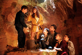 People cave yellow coat yellow - a yellow dress free wallpaper