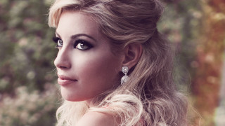 Blonde woman serious look grey - the side with free wallpaper