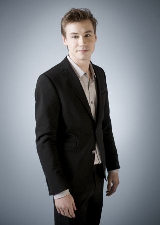 Man suit posing picture hands 3 - barbizon school free wallpaper