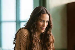 Woman long hair sitting smiling - leesha hannigan free wallpaper for desktop