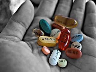 Hand holding pills love hope - damien hirst free wallpaper