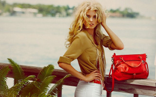 Woman dock red purse fashion - a red purse free wallpaper