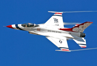 Fighter jet blue sky smoke 8 - the bottom of the jet free wallpaper