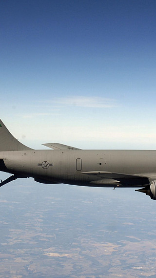 Large airplane flying blue sky 2 - free airplane wallpaper