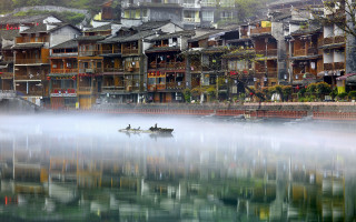 Boat lake town foggy sky - a foggy sky free wallpaper