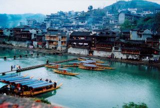 People dock river boats city - an zhengwen free wallpaper
