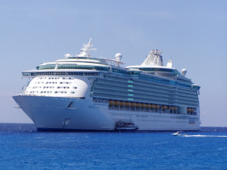 Cruise ship ocean boat water - the water behind free wallpaper