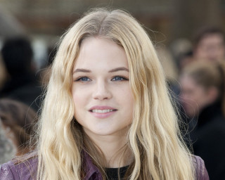 Blonde woman smiling blue eyes - blue eye free wallpaper