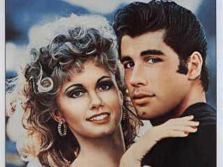 Man woman posing picture city - a picture frame free wallpaper