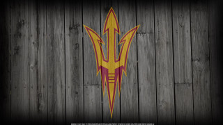 Wooden wall red yellow arrow - arrow free wallpaper
