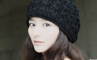 Woman blackhat brownhair whitecollar photorealistic - a white collar free wallpaper