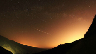 Night sky plane mountain shooting - astrophotography free wallpaper